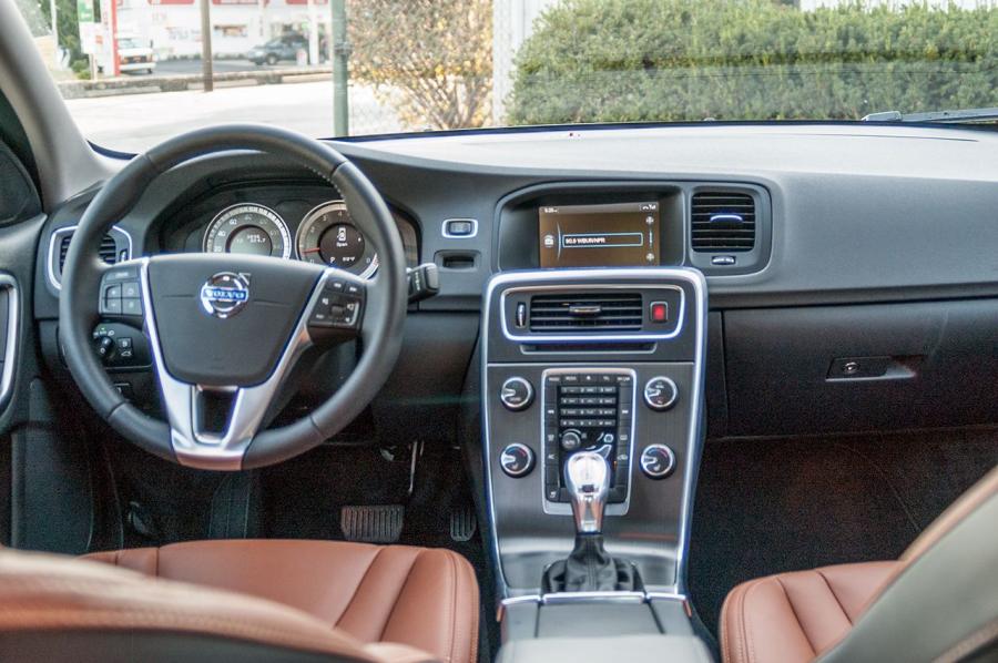  Volvo S60 T5 AWD 2012 года  (фото 5 из 11)